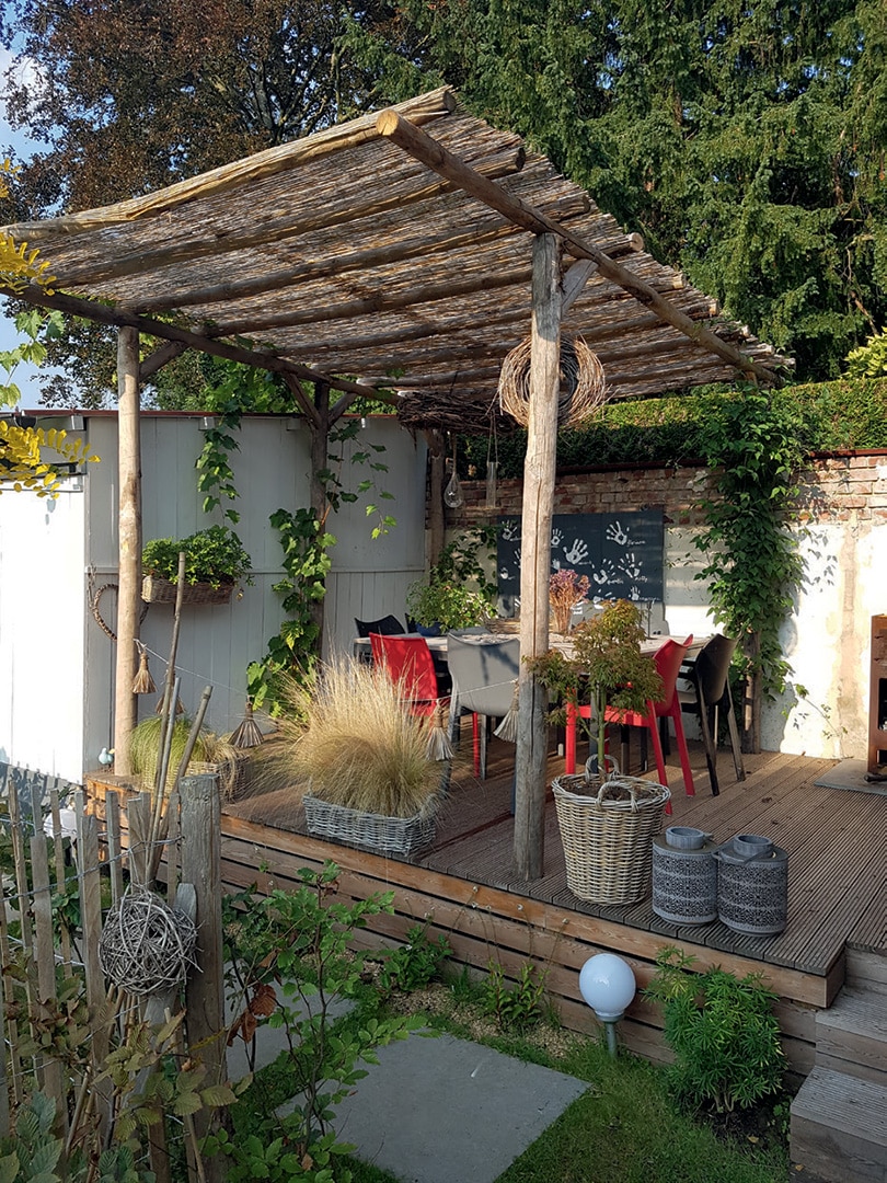 Pergola sur mesure en bois de châtaignier